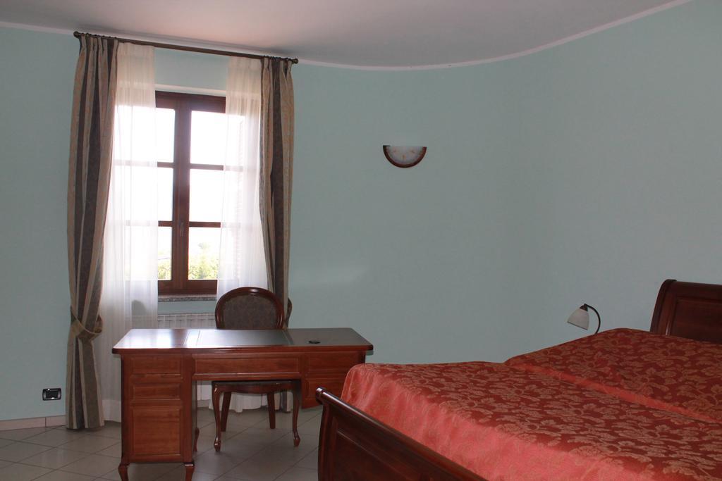 Villa Carla Castino Екстериор снимка