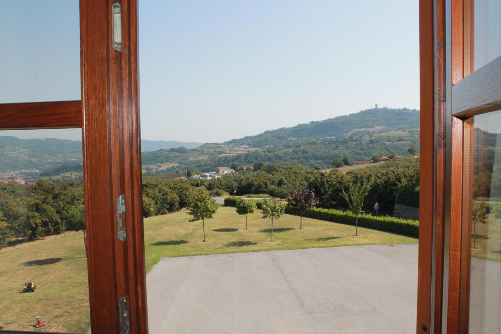 Villa Carla Castino Екстериор снимка